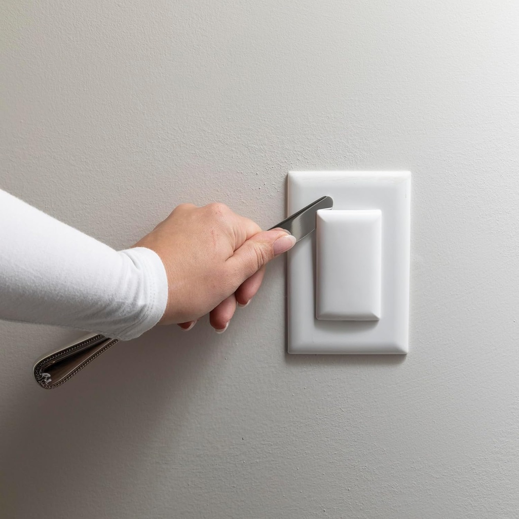 qdos-safety-stayput-double-outlet-plug-c-6.jpg