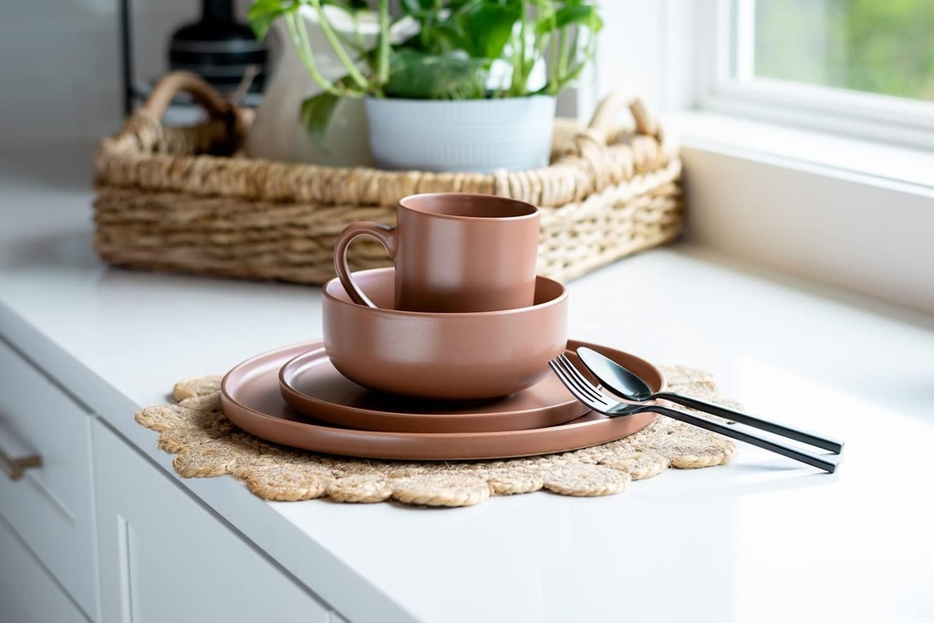 everything-kitchens-modern-flat-dinnerwa-5.jpg