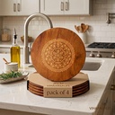 Round Wooden Trivet, Place Mate Set von 4 (20cm) |Bambus-Tischmatten mit eingraviertem Design | Hitzeresistenter Hot Pot Stand | Esstischprotektor | Holz Coaster für Küche & Kochgeschirr (20x20 cm)